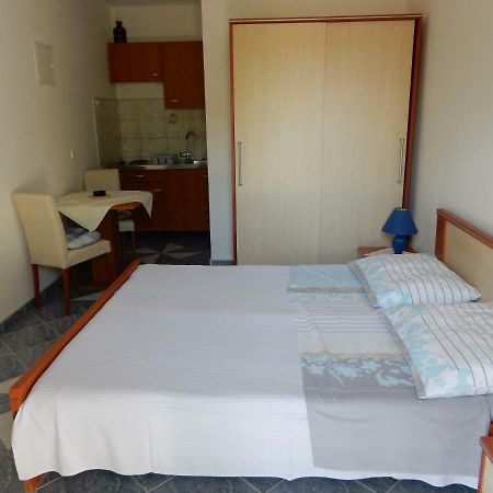 Apartments Indira II Loviste Ngoại thất bức ảnh