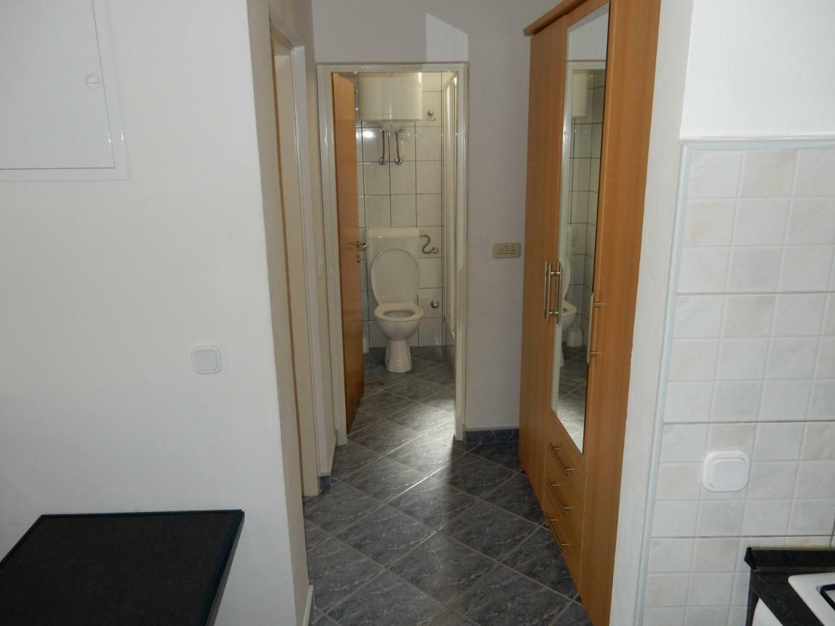 Apartments Indira II Loviste Ngoại thất bức ảnh