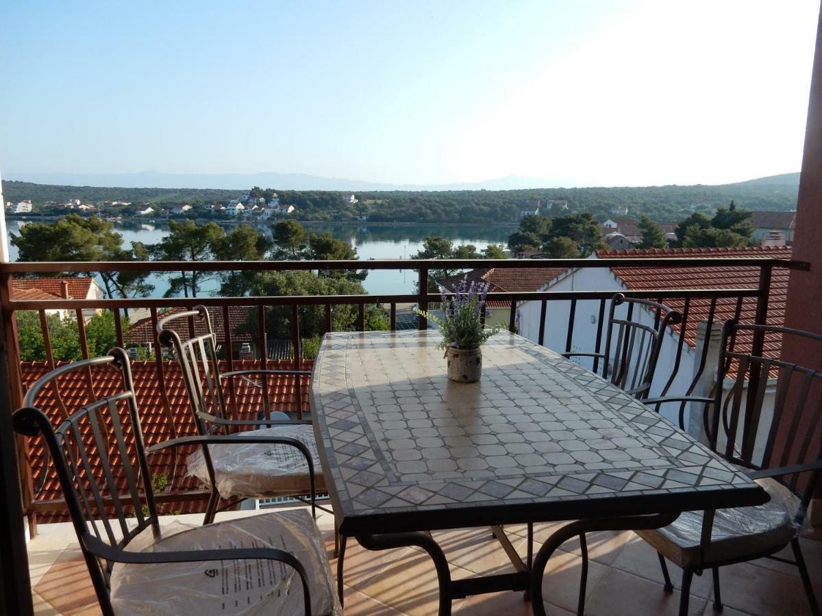 Apartments Indira II Loviste Ngoại thất bức ảnh