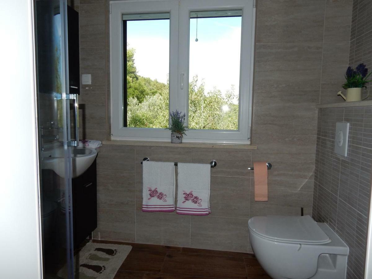 Apartments Indira II Loviste Ngoại thất bức ảnh