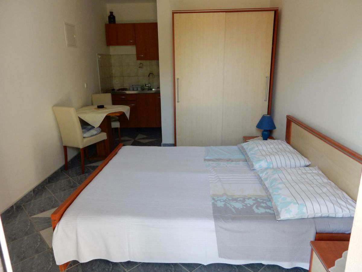 Apartments Indira II Loviste Ngoại thất bức ảnh