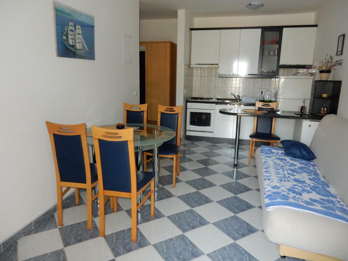 Apartments Indira II Loviste Ngoại thất bức ảnh