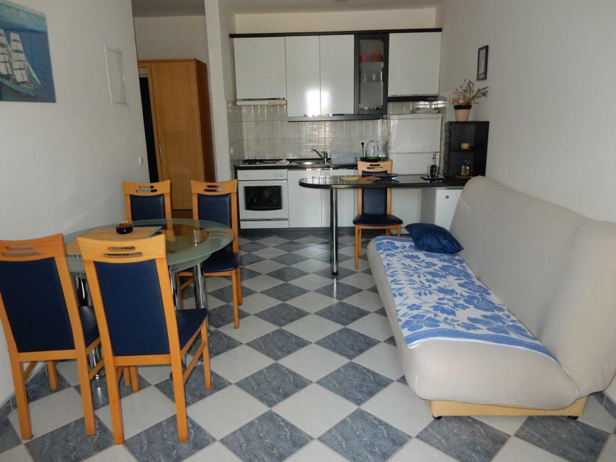 Apartments Indira II Loviste Ngoại thất bức ảnh