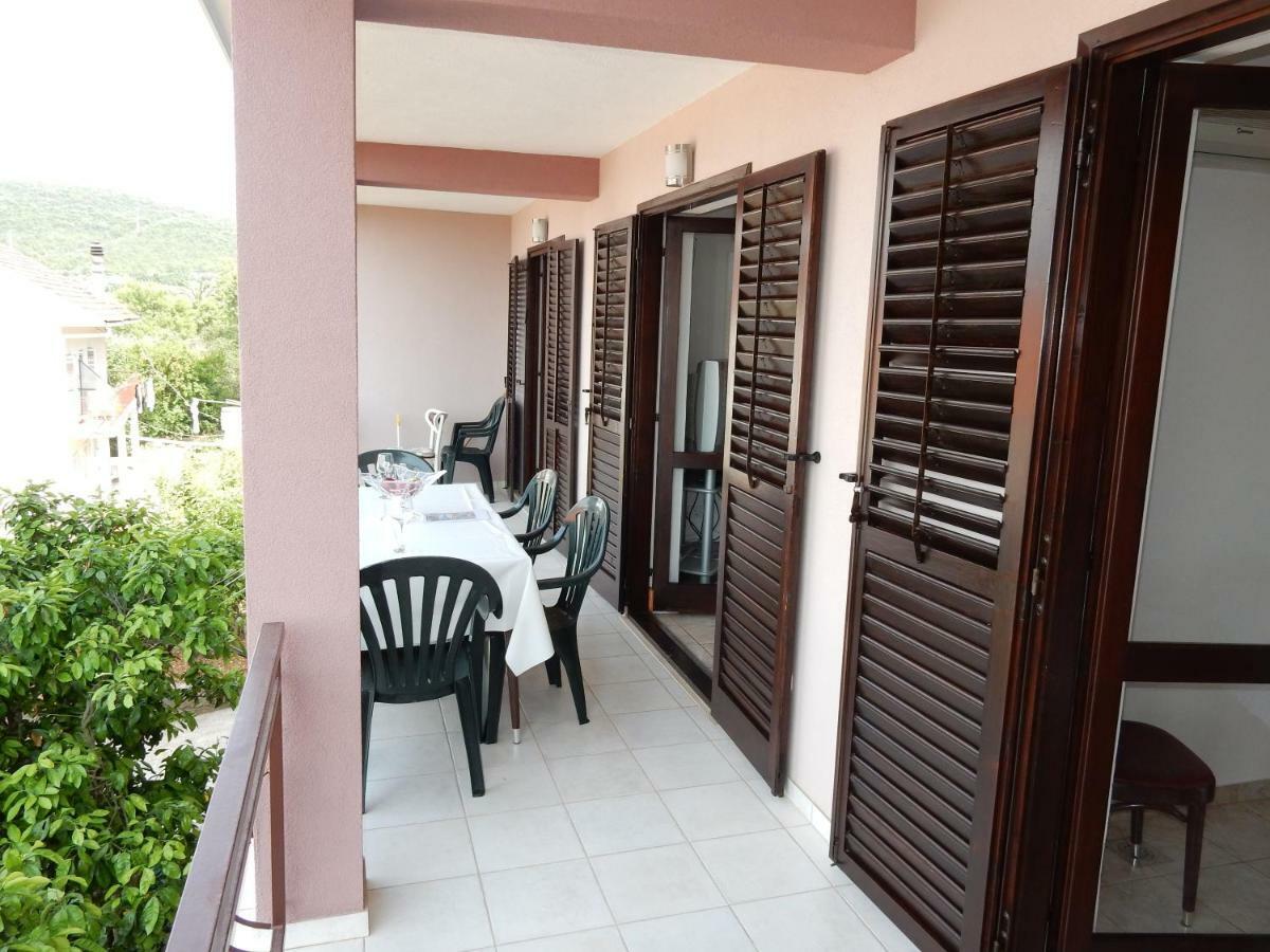 Apartments Indira II Loviste Ngoại thất bức ảnh