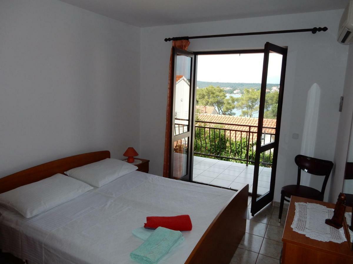 Apartments Indira II Loviste Ngoại thất bức ảnh