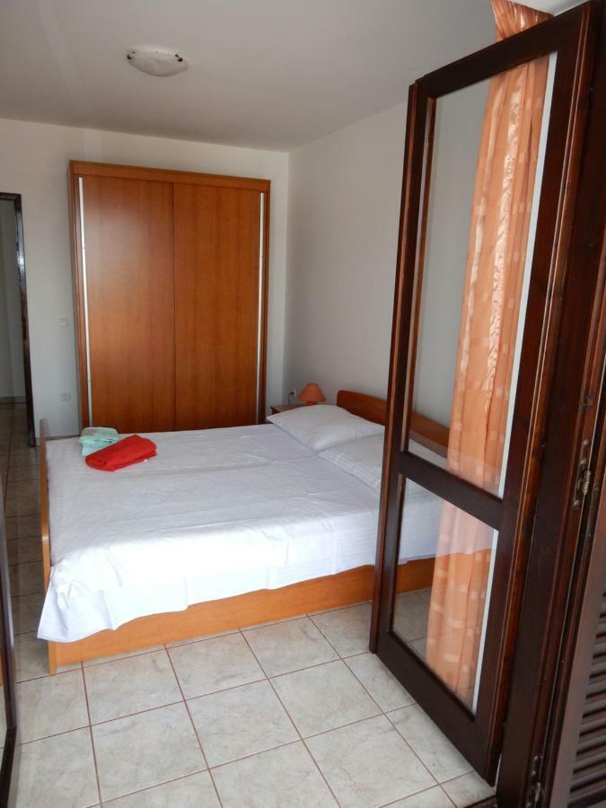 Apartments Indira II Loviste Ngoại thất bức ảnh
