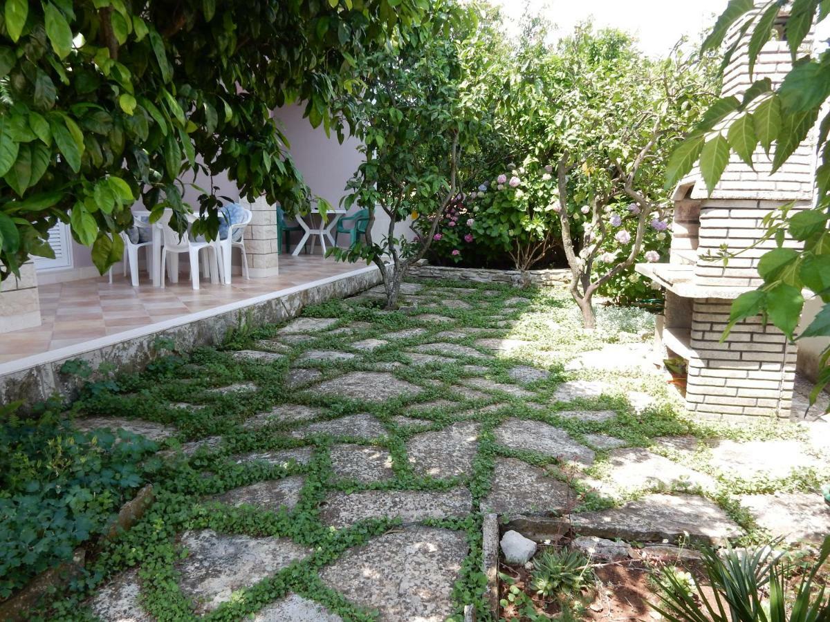 Apartments Indira II Loviste Ngoại thất bức ảnh